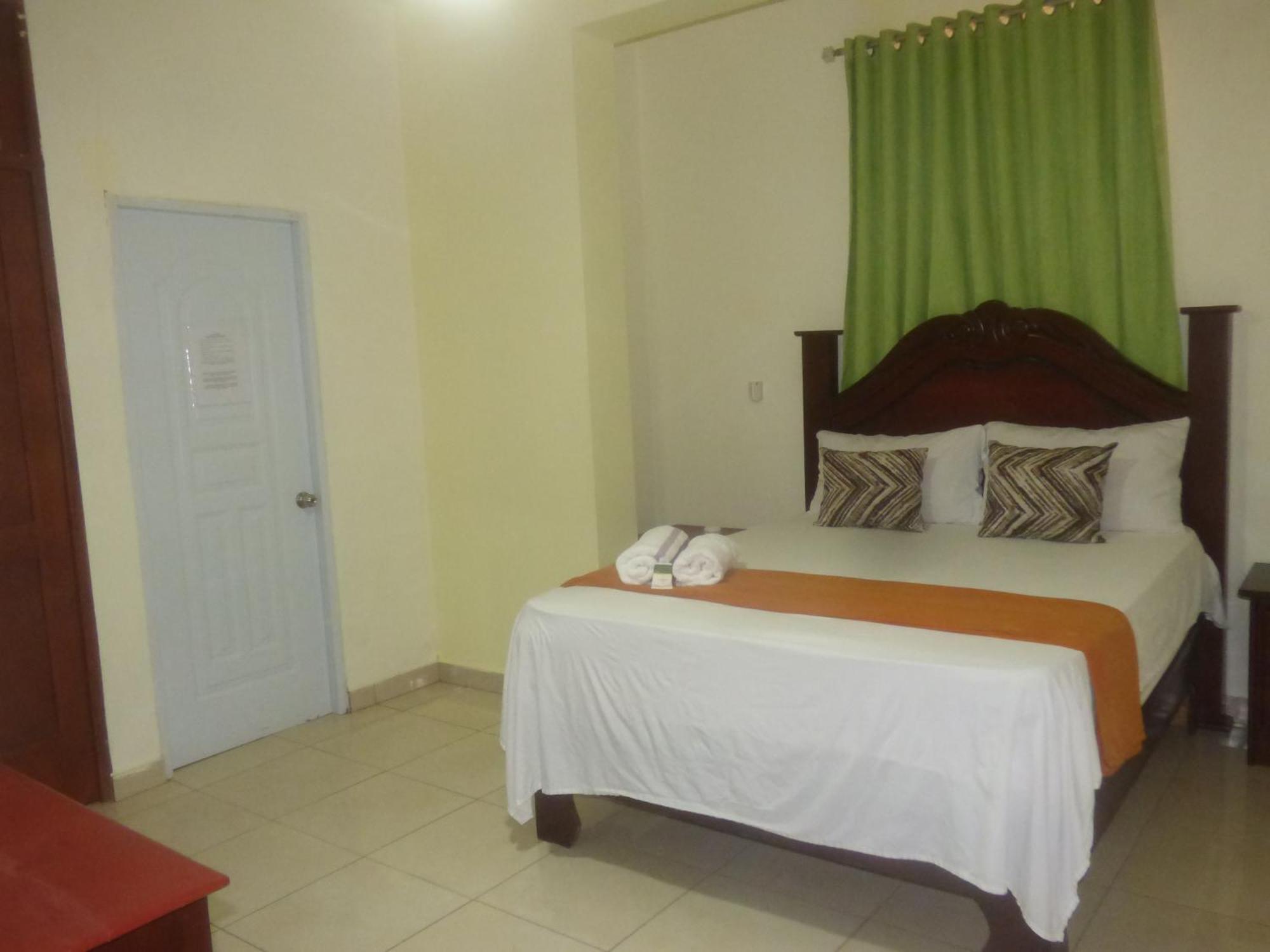 Hotel Enrique I Gazcue, Bed And Breakfast Santo Domingo Exterior photo